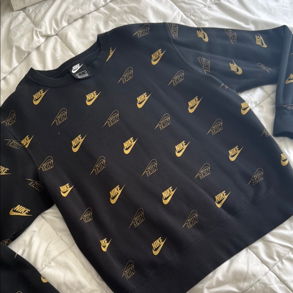 Nike Men's Crewneck Sweater in Black and Gold